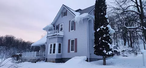 s1205 County Road Y, Wonewoc, WI 53968