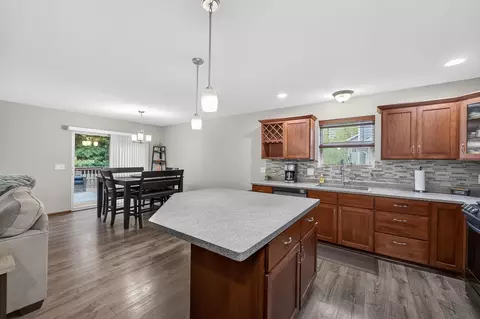 8918 Silkwood Trl, Verona, WI 53593