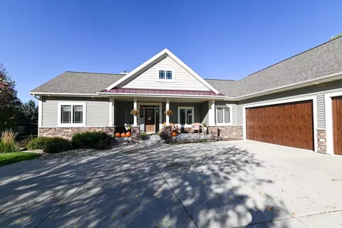 3168 Castleton Xing, Sun Prairie, WI 53590