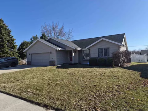 1828 N Claremont Dr, Janesville, WI 53545