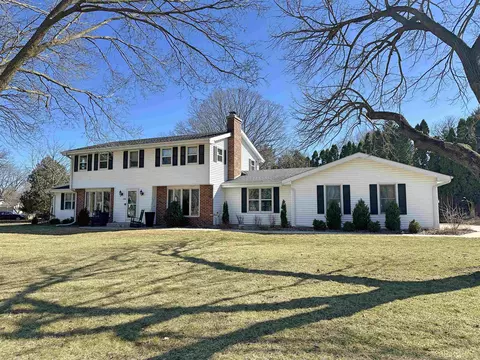 106 Apache Dr, Janesville, WI 53545