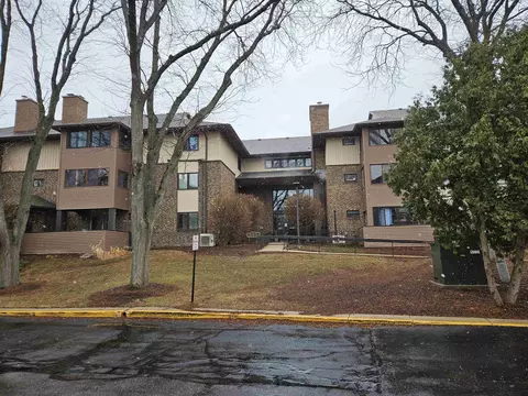 2 Maple Wood Ln #27, Madison, WI 53704