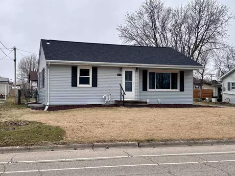 245 Ridge Ave, Platteville, WI 53818