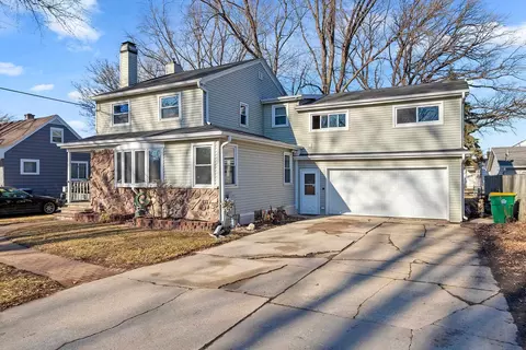 870 Waverly Pl, Green Bay, WI 54304