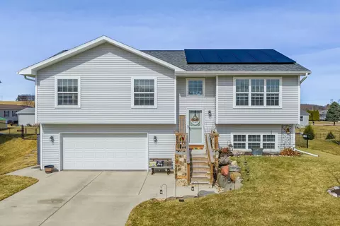 430 White Spruce Ave, Baraboo, WI 53913