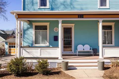 210 S 6th St, Mount Horeb, WI 53572