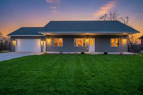 511 Oak Grove Dr, Necedah, WI 54646