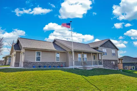 901 Blue Mounds St, Mount Horeb, WI 53572