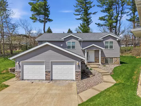 330 Waite Ln, Platteville, WI 53818