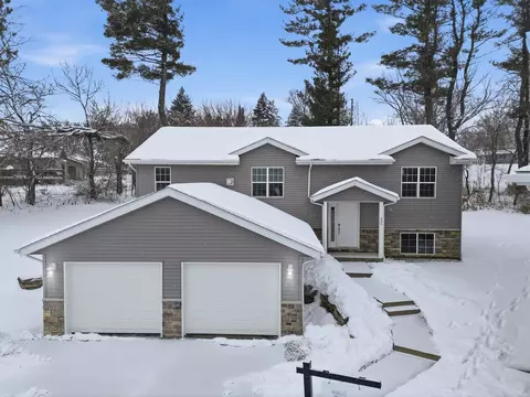 330 Waite Ln, Platteville, WI 53818