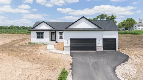 105 W 2nd St, Friesland, WI 53935