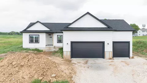 105 W 2nd St, Friesland, WI 53935