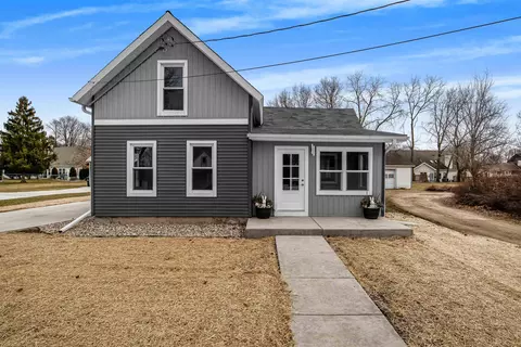 732 7th St, Prairie Du Sac, WI 53578