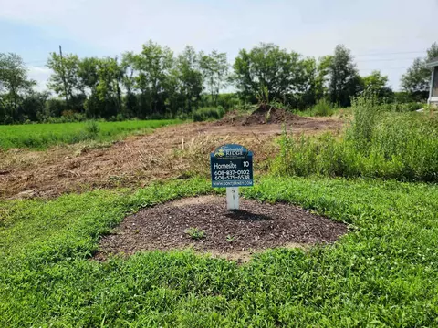 840 Valley Rd, Dane, WI 53529