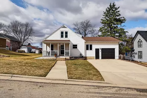305 S Warren St, South Wayne, WI 53587