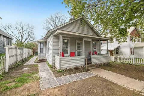 327 8th Ave, Baraboo, WI 53913
