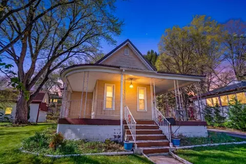 519 5th Ave, Baraboo, WI 53913