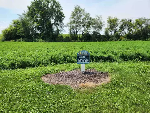 848 Valley Rd, Dane, WI 53529