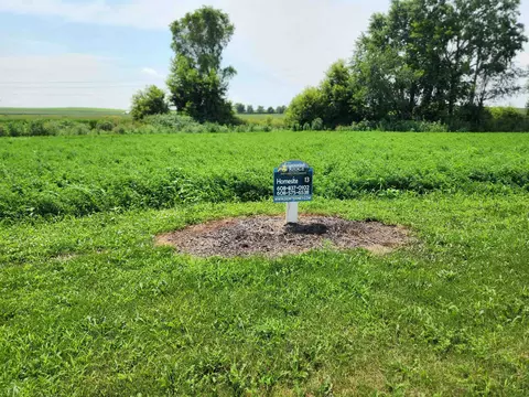 852 Valley Rd, Dane, WI 53529
