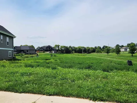 814 Capitol Dr, Dane, WI 53529