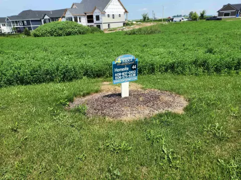 849 Valley Rd, Dane, WI 53529