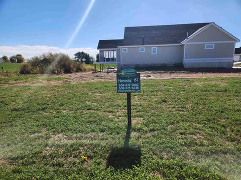 1600 Schreiner Ln, Waunakee, WI 53597