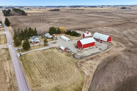 w7902 Meek Road, Arlington, WI 53911