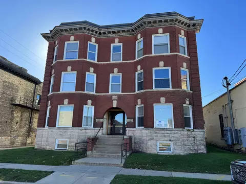 15 N High St, Janesville, WI 53548