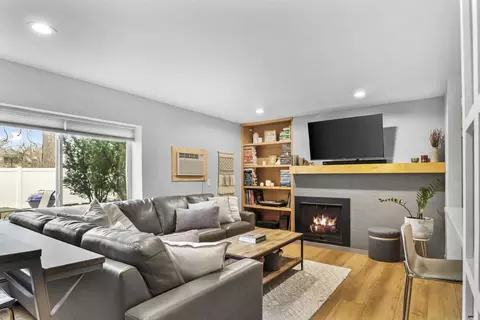 1014 Spaight St #9, Madison, WI 53703