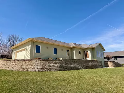 285 Creek Dr, Benton, WI 53803