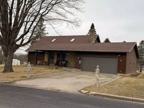 215 S Park St, Livingston, WI 53554