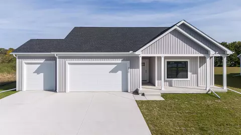 3822 N Woodbury Ln, Janesville, WI 53545
