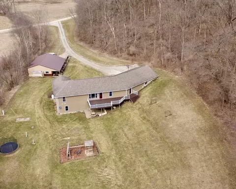 9859 Spring Rd, Mount Hope, WI 53816