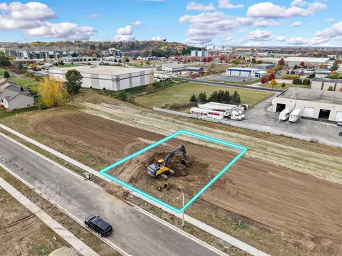 300 Michelle Ln, Cottage Grove, WI 53527