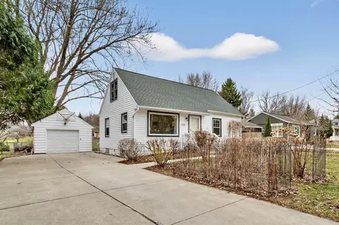 5207 Shore Acres Rd, Monona, WI 53716