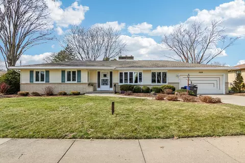 1626 Meadowcrest Ln, Middleton, WI 53562