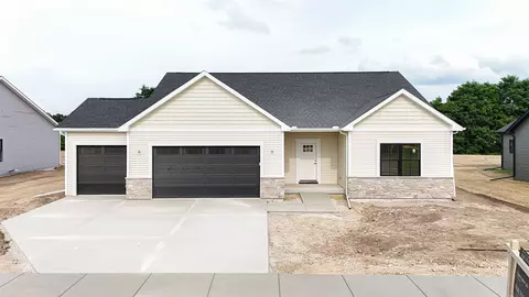 3810 N Woodbury Ln, Janesville, WI 53545