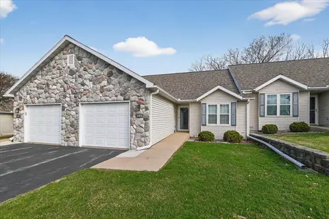185 N Musket Ridge Dr, Sun Prairie, WI 53590