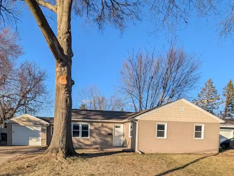 1920 W Memorial Dr, Janesville, WI 53548