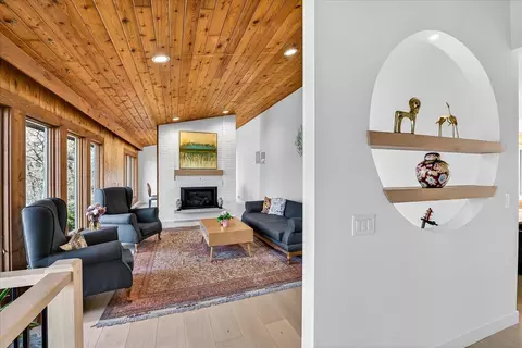 5117 Lake Mendota Dr, Madison, WI 53705