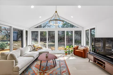 5117 Lake Mendota Dr, Madison, WI 53705