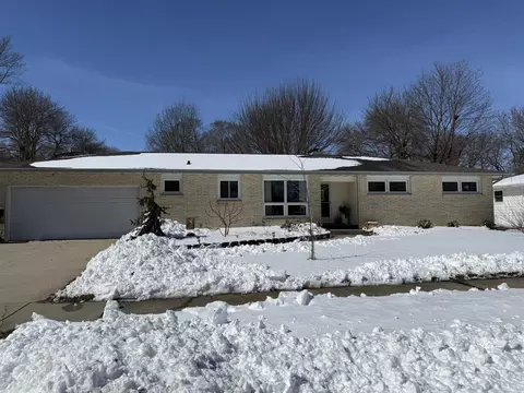 1121 Erie Dr, Janesville, WI 53545