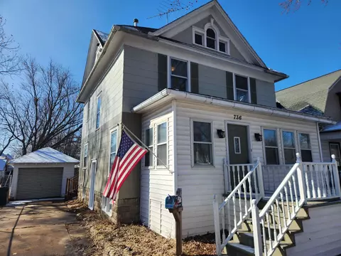 736 E Main St, Reedsburg, WI 53959