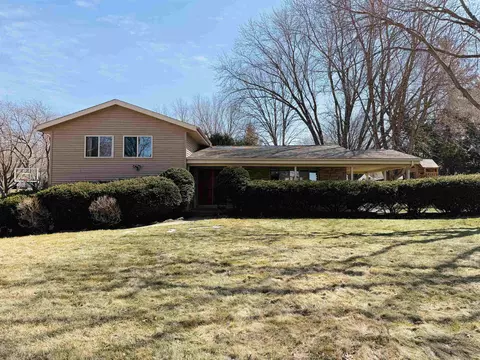 3458 Field Crest Ct, Beloit, WI 53511