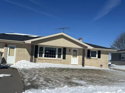 145 Crest View Dr, Potosi, WI 53820