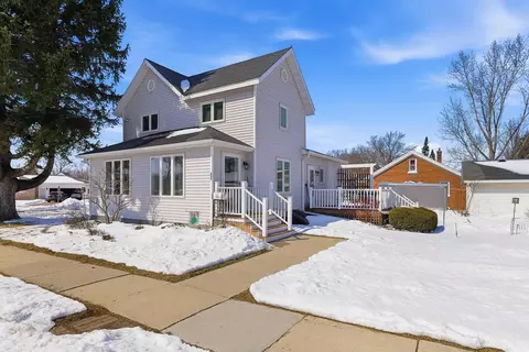 407 W Cherry St, Fox Lake, WI 53933