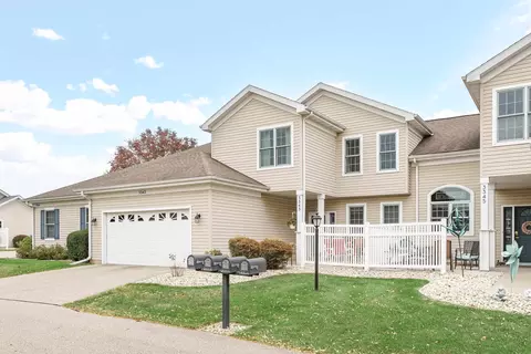 3343 N Stone Creek Cir, Madison, WI 53719
