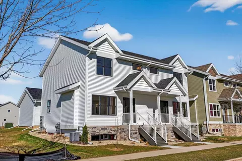 2807 Crinkle Root Dr, Fitchburg, WI 53711