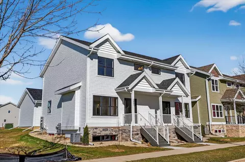 2807 Crinkle Root Dr, Fitchburg, WI 53711
