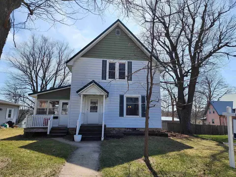 431 E Cornelia St, Darlington, WI 53530